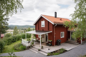 Mysigt hus i Järvsö med sjöutsikt, nära Järvsöbacken, Järvsö